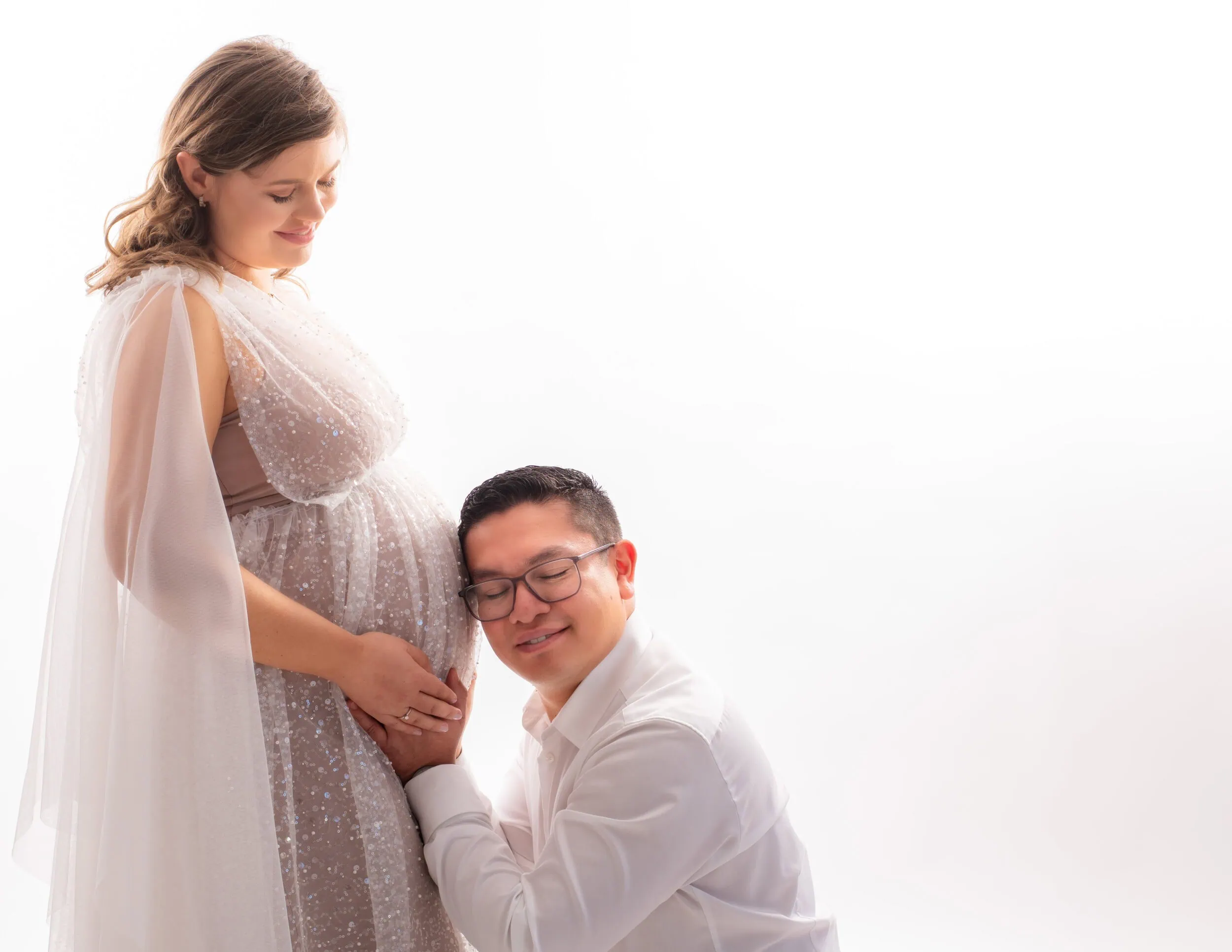 Babybauch Fotoshooting Frankfurt, Babybauch Shooting Darmstadt, Babybauch Shooting Frankfurt, Babybauch Shooting Mainz, Babybauch Shooting Wiesbaden, Babybauchshooting Frankfurt, Babybauchshooting Wiesbaden, Babybauchfotos, Schwangerschaftsbilder, Bilder Schwangerschaft, Bilder Schwangerschaftsbauch, Fotograf Frankfurt, Fotograf Darmstadt, Fotograf Mainz, Fotograf Wiesbaden, Fotografie Frankfurt, Fotografie Darmstadt, Fotografie Wiesbaden, Fotografin Frankfurt, Fotografin Wiesbaden, Fotografin Mainz, Familienfotograf Frankfurt, Familienfotografie Frankfurt, Claudia Cullom